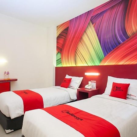 Reddoorz Near Hawaii Water Park Hotell Malang Exteriör bild