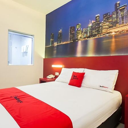 Reddoorz Near Hawaii Water Park Hotell Malang Exteriör bild