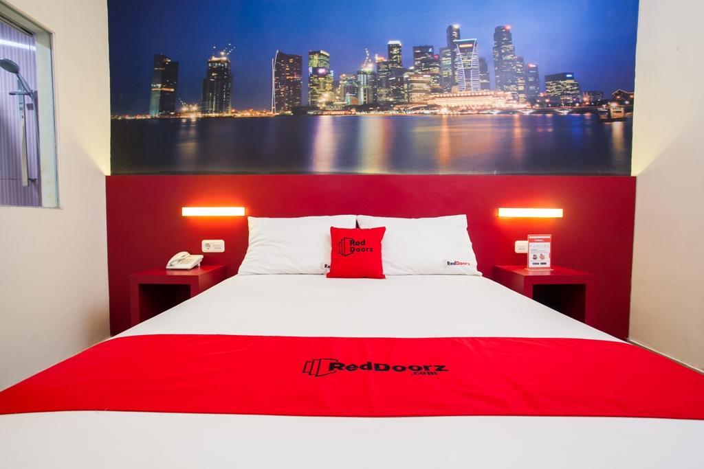 Reddoorz Near Hawaii Water Park Hotell Malang Exteriör bild