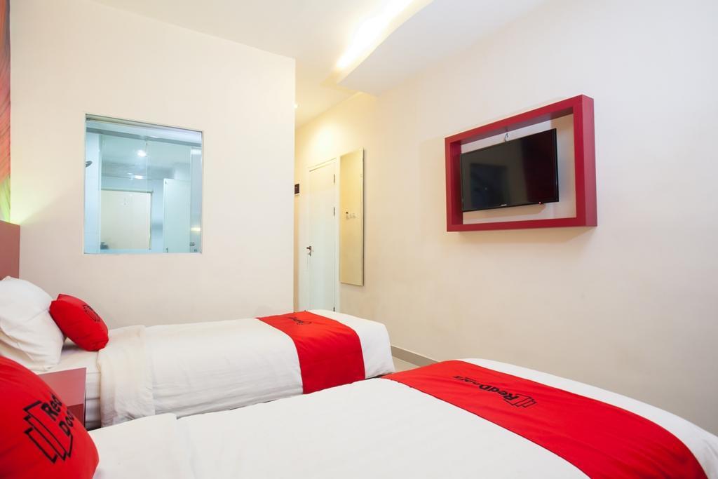 Reddoorz Near Hawaii Water Park Hotell Malang Exteriör bild
