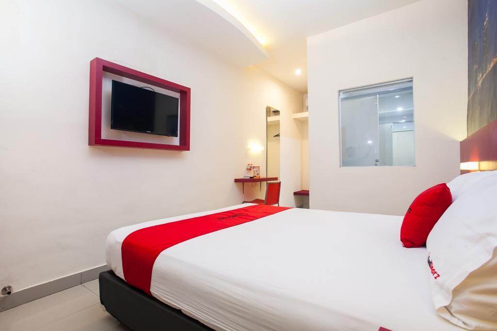 Reddoorz Near Hawaii Water Park Hotell Malang Exteriör bild