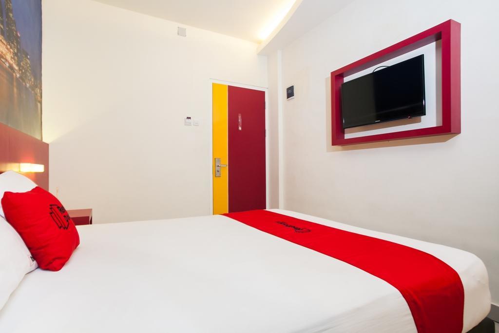 Reddoorz Near Hawaii Water Park Hotell Malang Exteriör bild