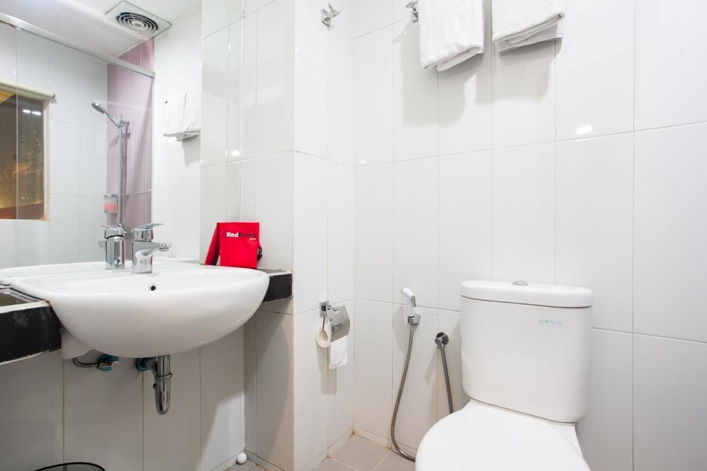 Reddoorz Near Hawaii Water Park Hotell Malang Exteriör bild